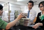 Ngân hàng nhìn đống tiền thừa mà run